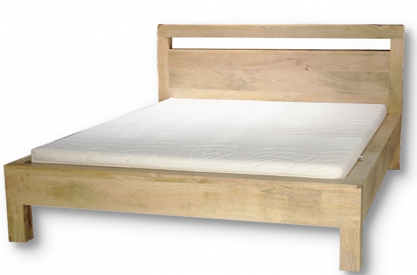Drewniane łóżka do sypialni